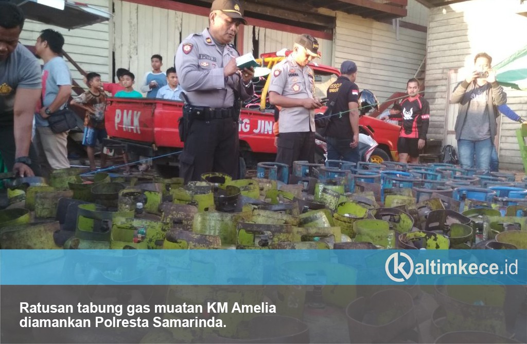 KM Amelia, Berkeping-keping di Pelabuhan Ilegal