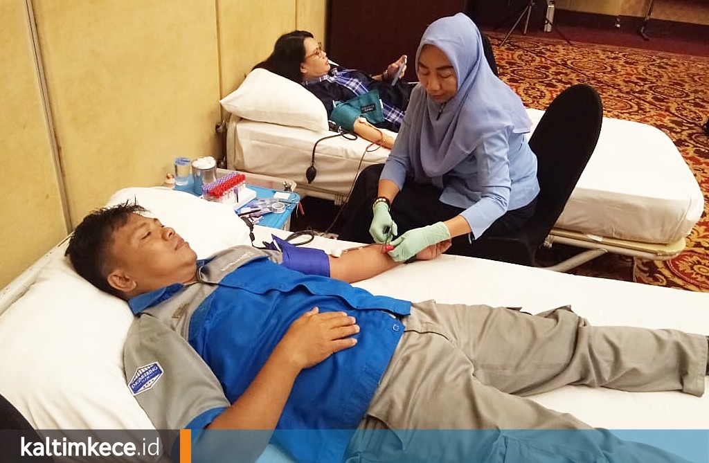 Peringatan Satu Dekade, Donor Darah Rutin Bersama Aston Samarinda