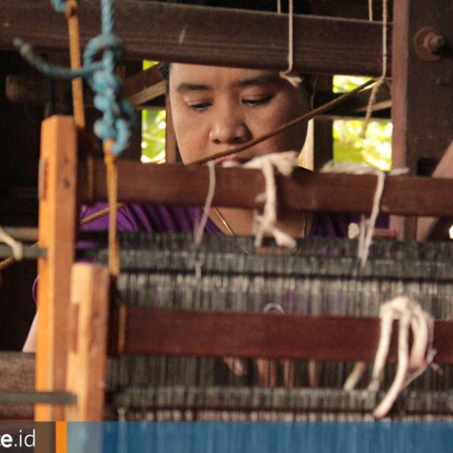 Ketekunan dari Kampung Tenun, Potret Budaya Ikonis Kota Tepian