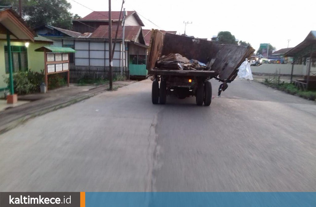 Truk Sampah di Kota Bangun Perlu Diganti