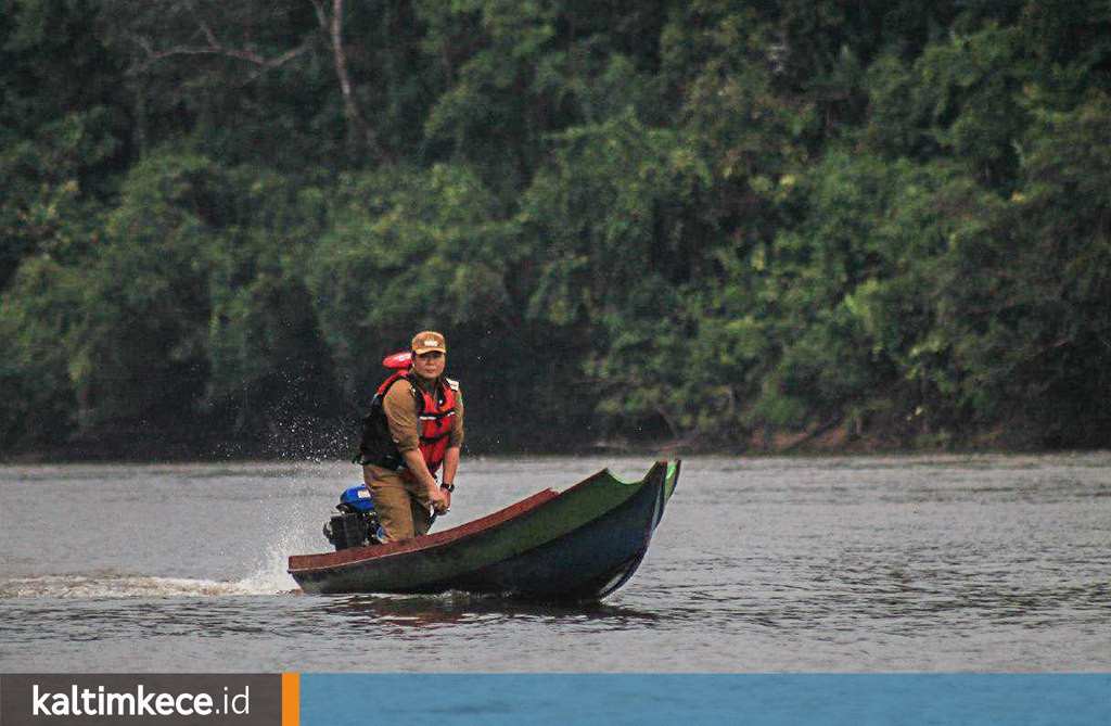 Mengenal Bupati Mahakam Ulu, Mendayung Sampan ke Sekolah, Terpaksa Berhenti Kuliah