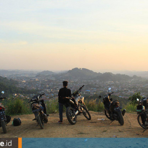 Senja di Bukit Batu Putih, Pemandangan Samarinda dari Ketinggian