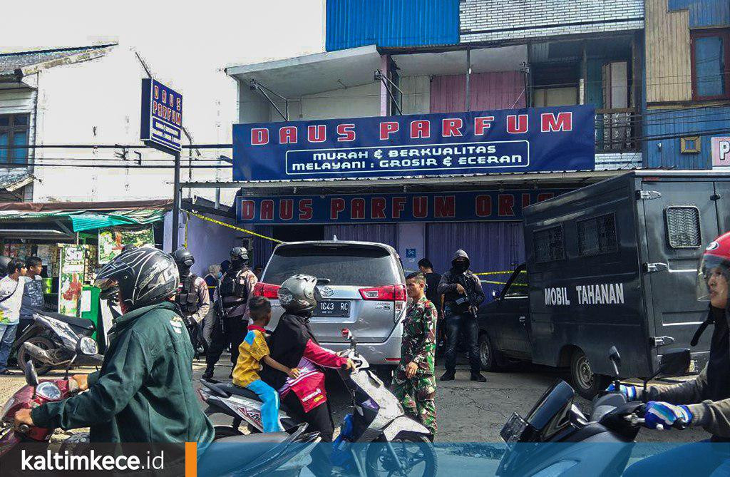 Polisi Bersenjata Gerebek Tiga Lokasi di Samarinda, Terduga Teroris Diamankan ke Mako Brimob