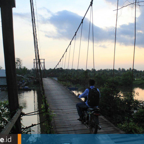 Jembatan Gantung Desa Sidomulyo, Berkarat dan Mudah Goyang, Tetap Diandalkan