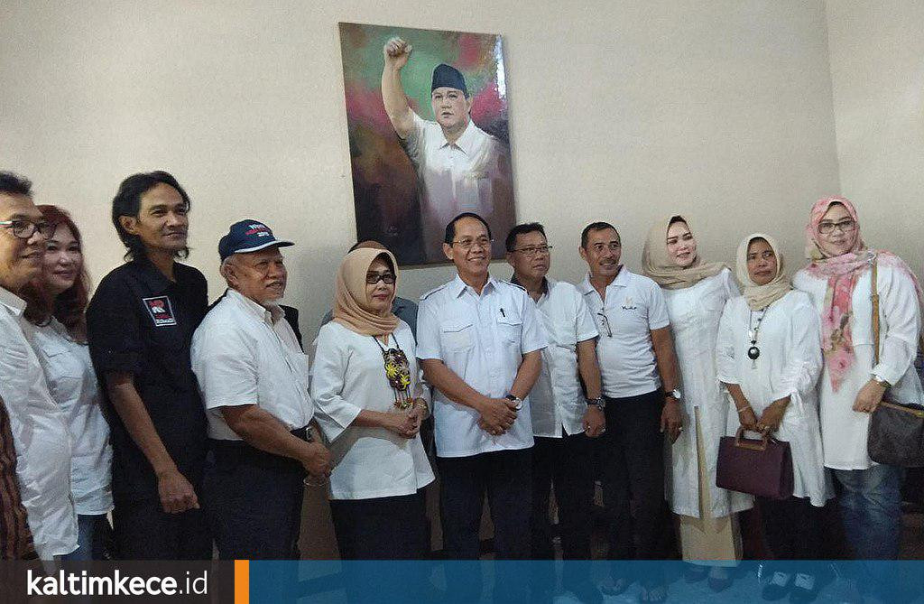 Didampingi Istri Tercinta, Rusmadi Kembalikan Formulir Pendaftaran ke Gerindra