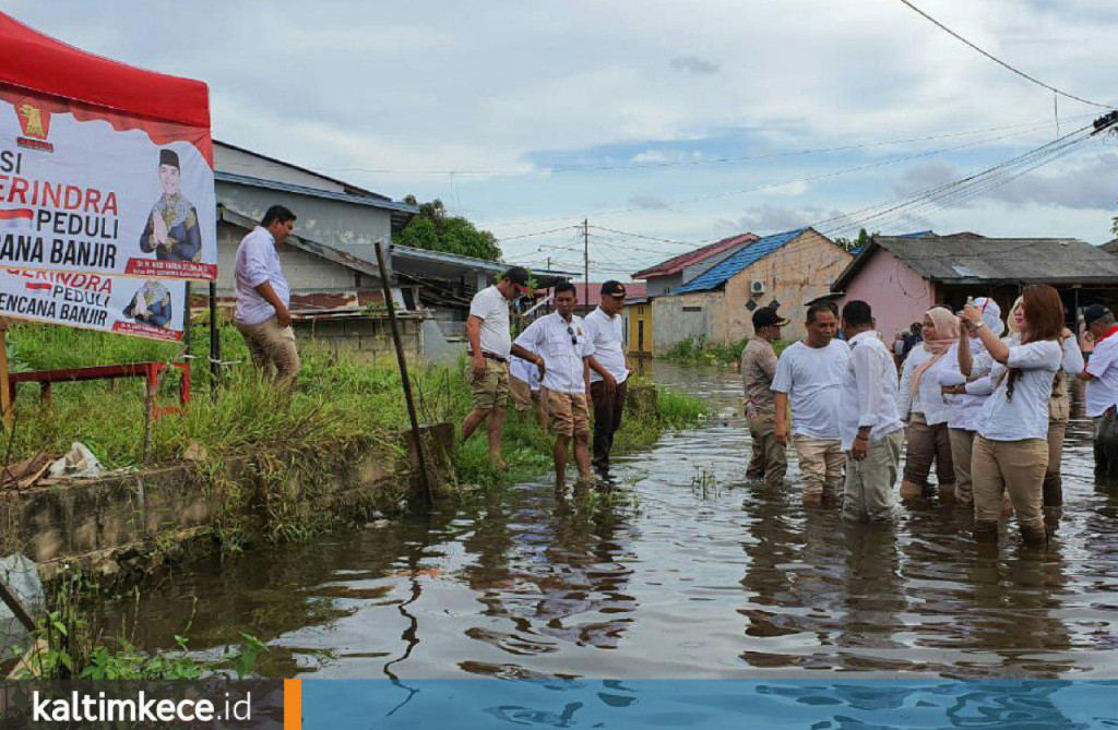 Aksi Gerindra Peduli, Ringankan Beban Warga Terdampak Banjir di Bengkuring