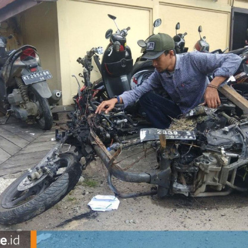 Dua Remaja Korbankan Motor demi Burung Curian, Akhirnya Tersisa Rangka Dibakar Massa