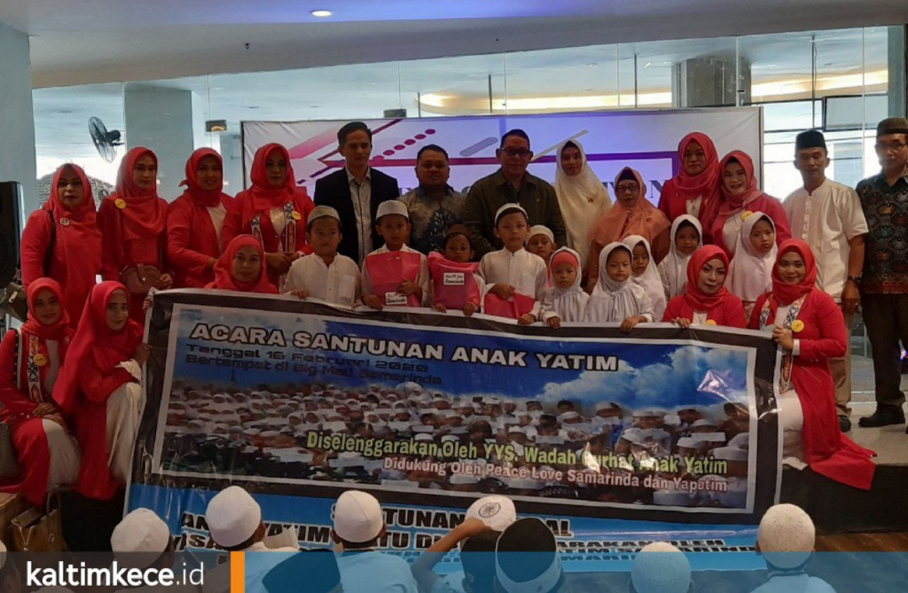 Air Mata Bahagia saat Peace and Love Indonesia Beri Bantuan Anak Yatim Samarinda