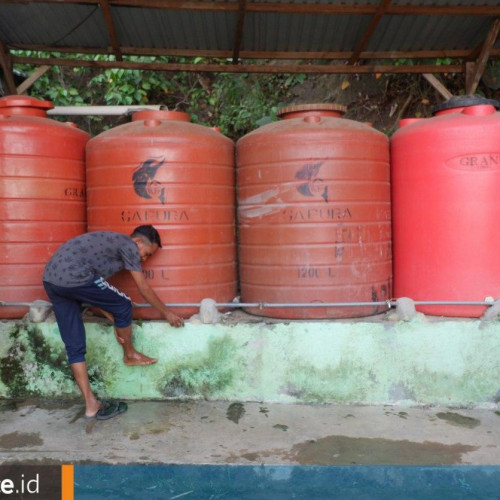 Susahnya Warga Perbukitan Mendapat Air Bersih, Sumur Tercemar pun Tetap Digunakan