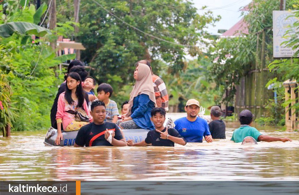 Bukan Banjir Biasa, Hujan Terbesar dalam 40 Tahun, Aliran Air Nyangkut di Pasar Segiri