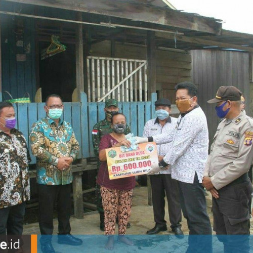 Bupati Kembali Serahkan BLT Covid-19 bagi Masyarakat Kecamatan Long Bagun