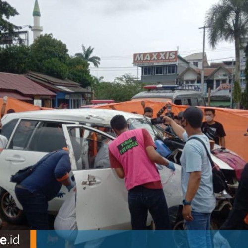 Mengemudi saat Mabuk, Taksi Online Tercebur ke Sungai Mahakam, Tak Ada Korban Jiwa