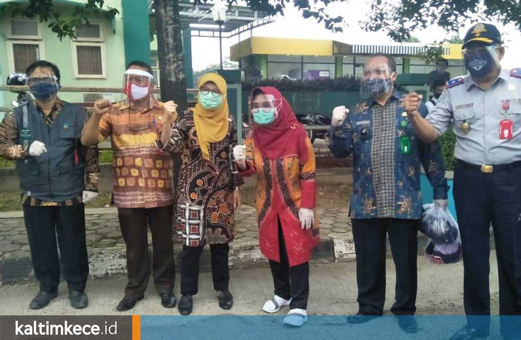 Turun Langsung Bagikan Masker, Neni Ingatkan Ancaman Sanksi Pelanggar Protokol Kesehatan