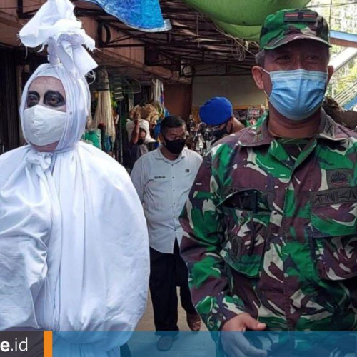 Ketika Operasi Yustisi TNI/Polri di Samarinda Diikuti Pocong, Ingatkan Pentingnya Protokol Kesehatan