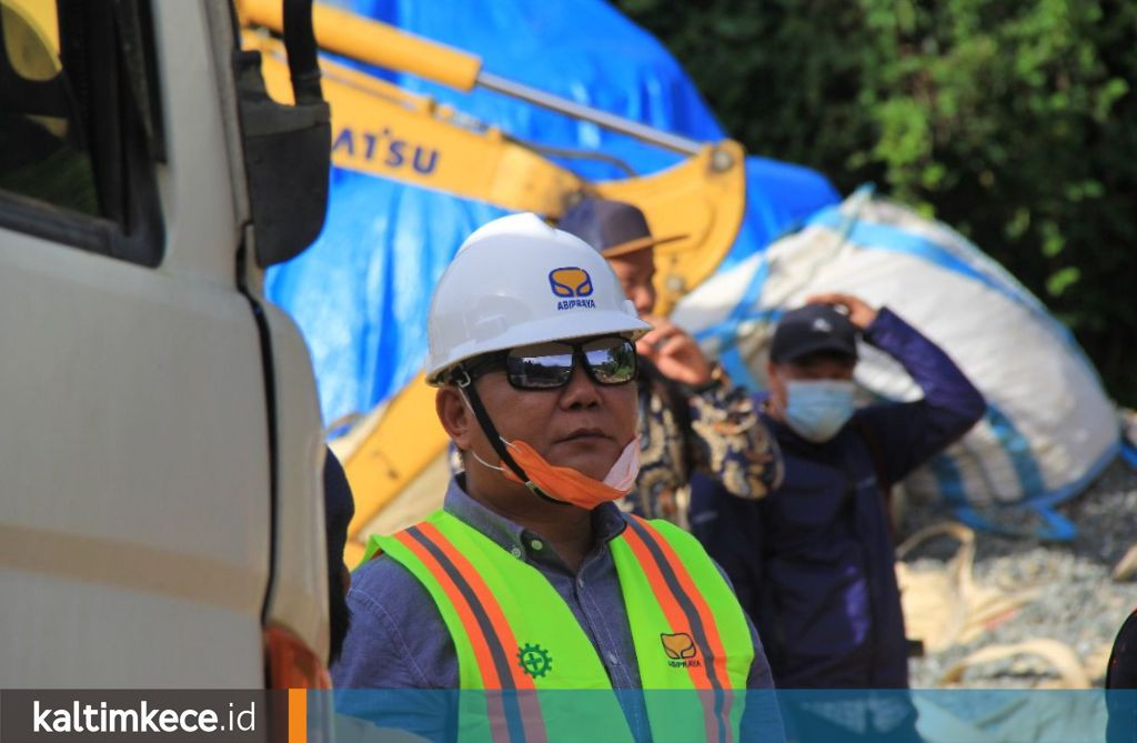 Bupati Mahulu Tinjau Langsung Pembangunan Jembatan Long Melaham, Ditarget Selesai April 2021