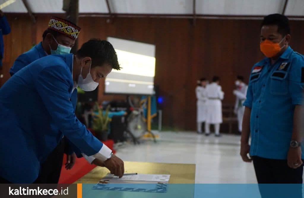 Lantik Pengurus KNPI Mahulu, Bupati Berpesan Pemuda Berinovasi dan Membuat Terobosan