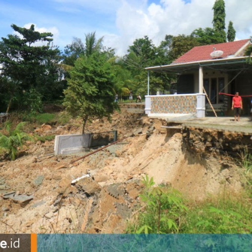Longsor di Perumahan Talang Sari Regency, Akses Terputus, Satu Rumah Nyaris Ambles