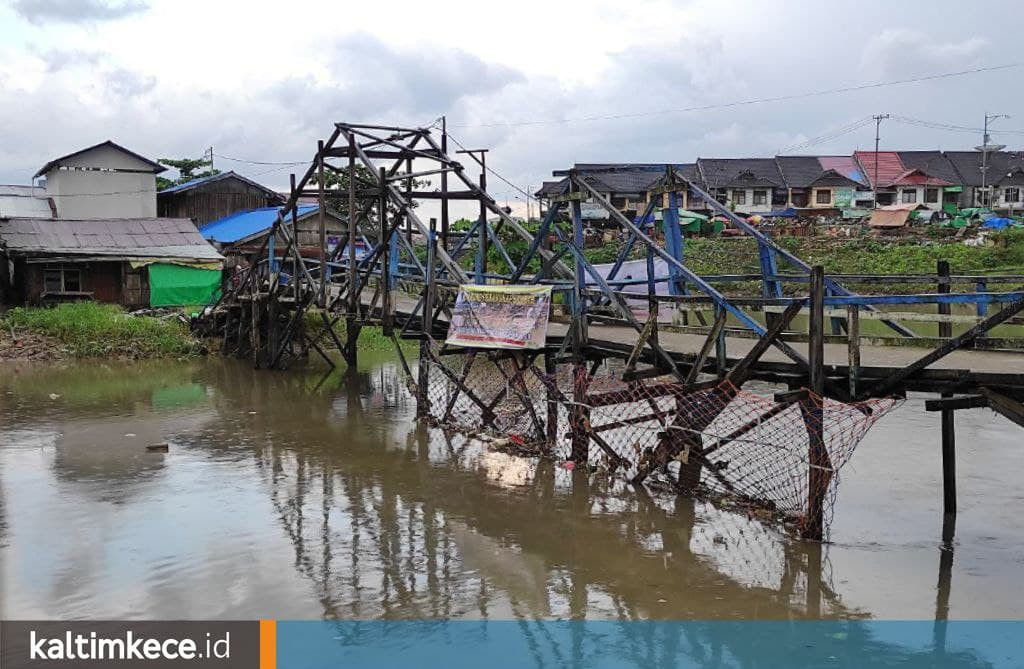 Jala Penangkap Sampah Membentang di Sungai Karang Mumus, Cara Kuno yang Bikin Terheran-heran