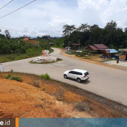 Pemasangan Lampu dan Marka Jalan Aspal, Penanda Melesatnya Transportasi Darat di Mahulu