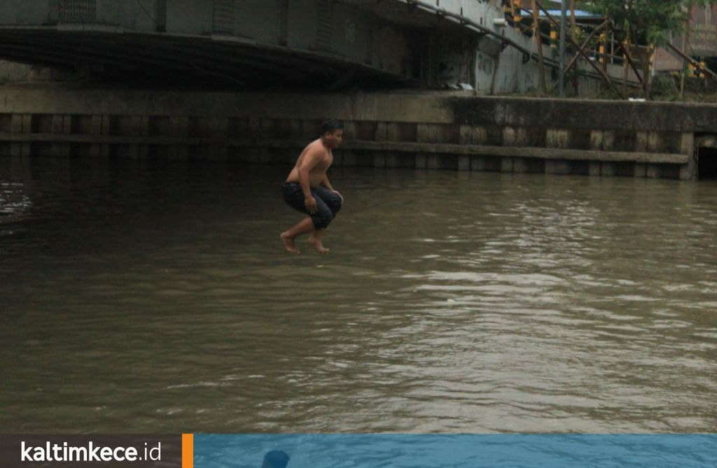 Limbah Minyak Jelantah Mencemari Sungai Karang Mumus, Pemicu Banjir dan Berbagai Penyakit