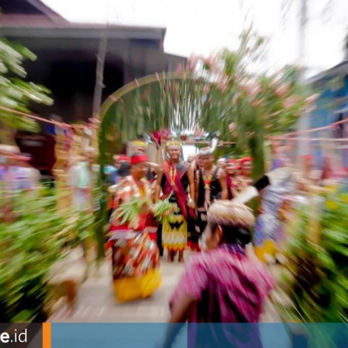 Mengenal Pernikahan Adat Dayak Aoheng, Wajibkan Guci hingga Mandau dari Mempelai Pria