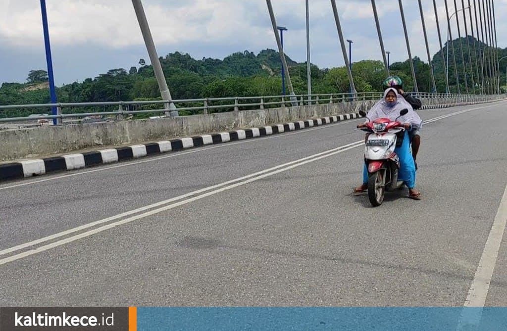 Derita Jembatan Mahkota II, Abrasi karena Tak Diturap dan Tak Ada Tanaman, Retak Jalan karena Sambungan