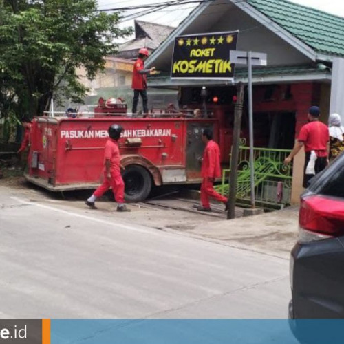 Duduk Perkara Insiden Truk Pemadam Kebakaran Tabrak Toko Warga yang Berakhir Damai