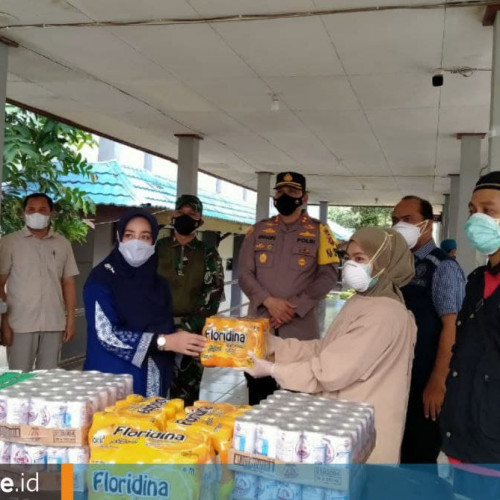 Sri Juniarsih Salurkan Vitamin kepada Nakes RSUD dr Abdul Rivai dan RSD Covid-19