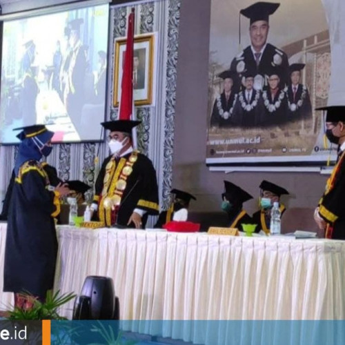 Yang Menarik dari Wisuda Unmul, Empat Jam Bacakan Nama Ribuan Lulusan sampai Terbatuk-Batuk