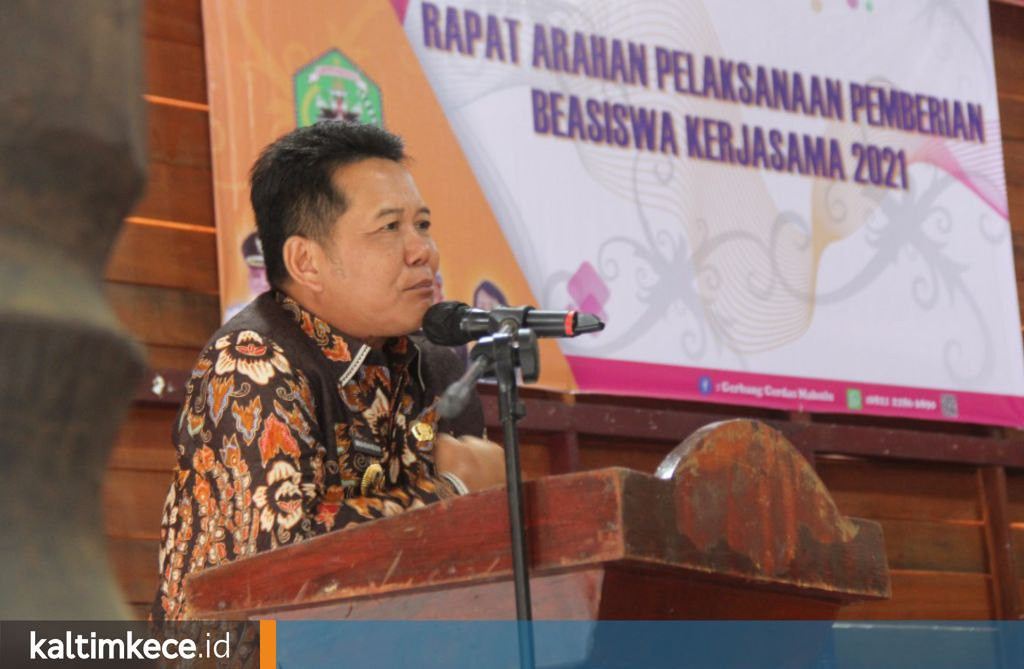 Pesan Inspiratif Bupati Bonifasius, Lulus Kuliah di Usia 55 Tahun