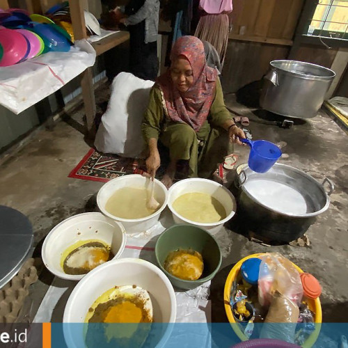 Seorang Nenek di Balik Resep Bubur Peca, Hidangan Berbuka Puasa di Masjid Tertua Samarinda