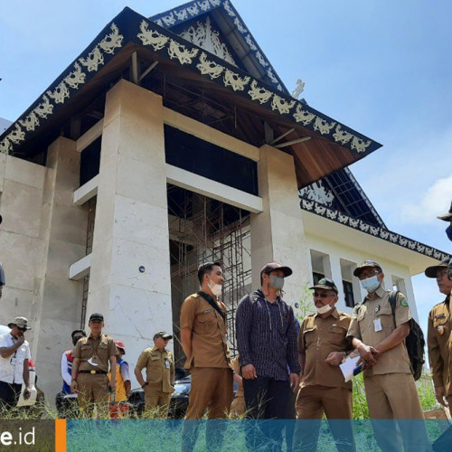 Berangnya Bupati Mahulu Melihat Molornya Penyelesaian Pembangunan Kantor Baru